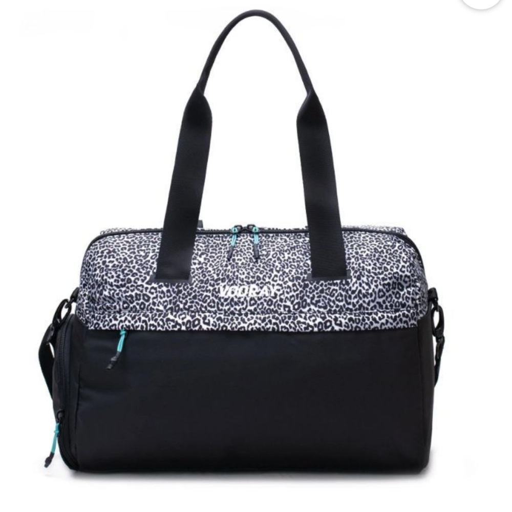 Vooray Trainer Duffel in
Leopard brand new in orig bag